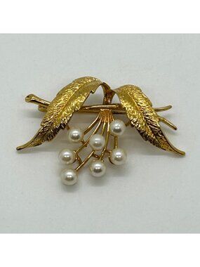 Vintage Gold Tone Pearl Brooch Pin Pendant Leaf Floral Design Elegant Wedding